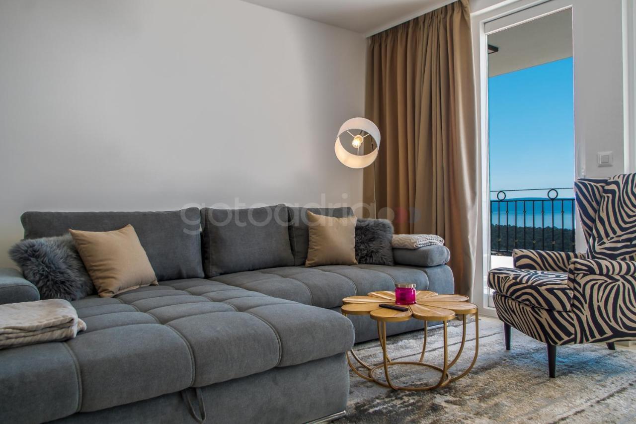 Smaragd - Rubin - Luxury With Shared Pool Apartment