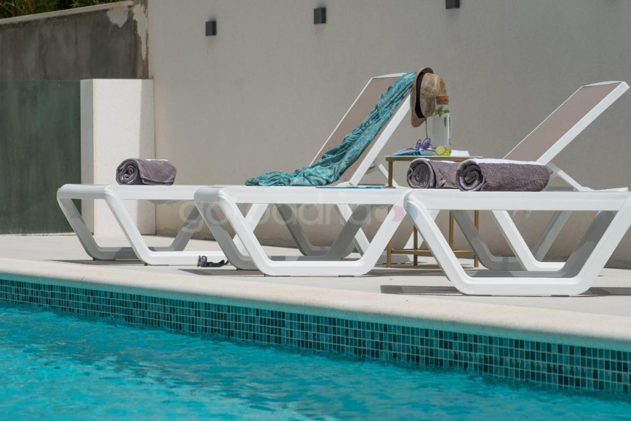 Smaragd - Rubin - Luxury With Shared Pool Apartment